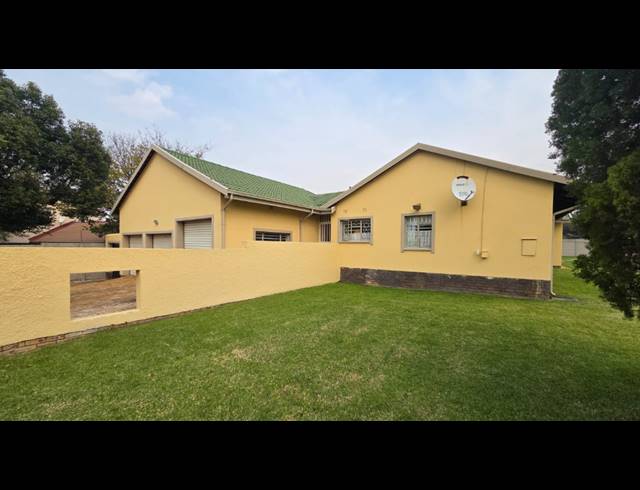 5 BEDROOM HOUSE FOR SALE IN BRACKENHURST